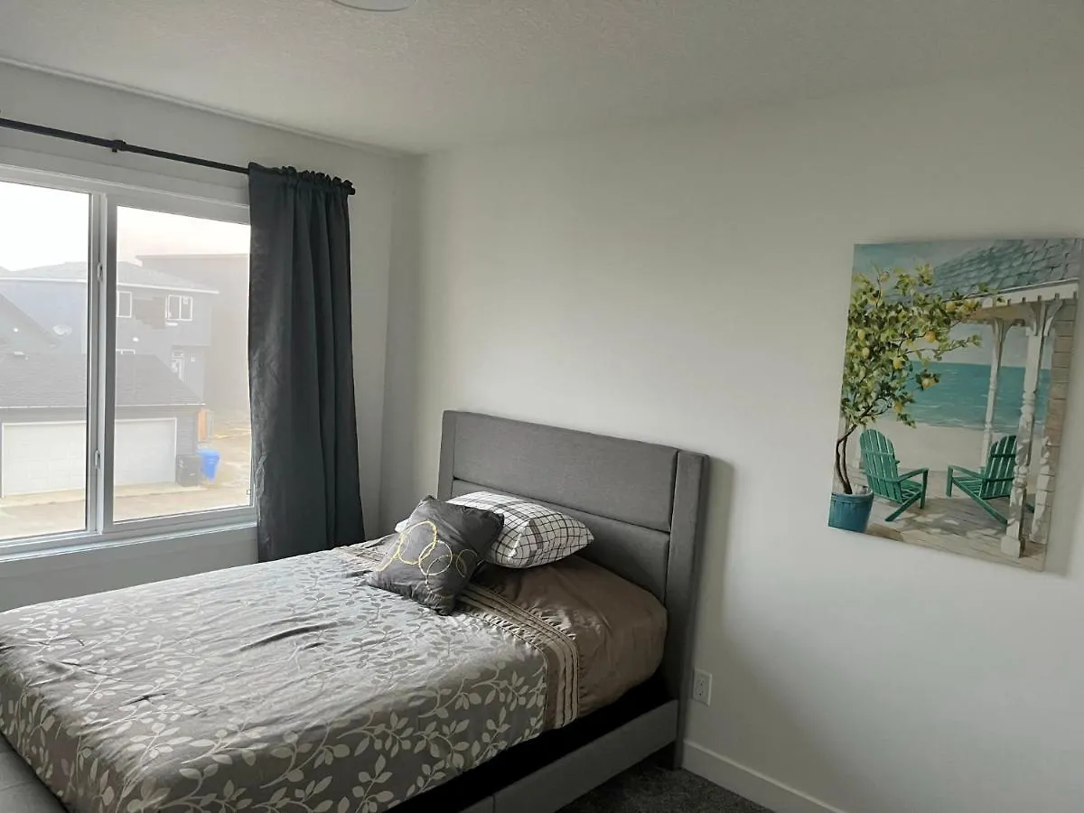 Entire4Bedroomhomekingparkingkitchenwasherdryerfastwifi Calgary Dom wakacyjny