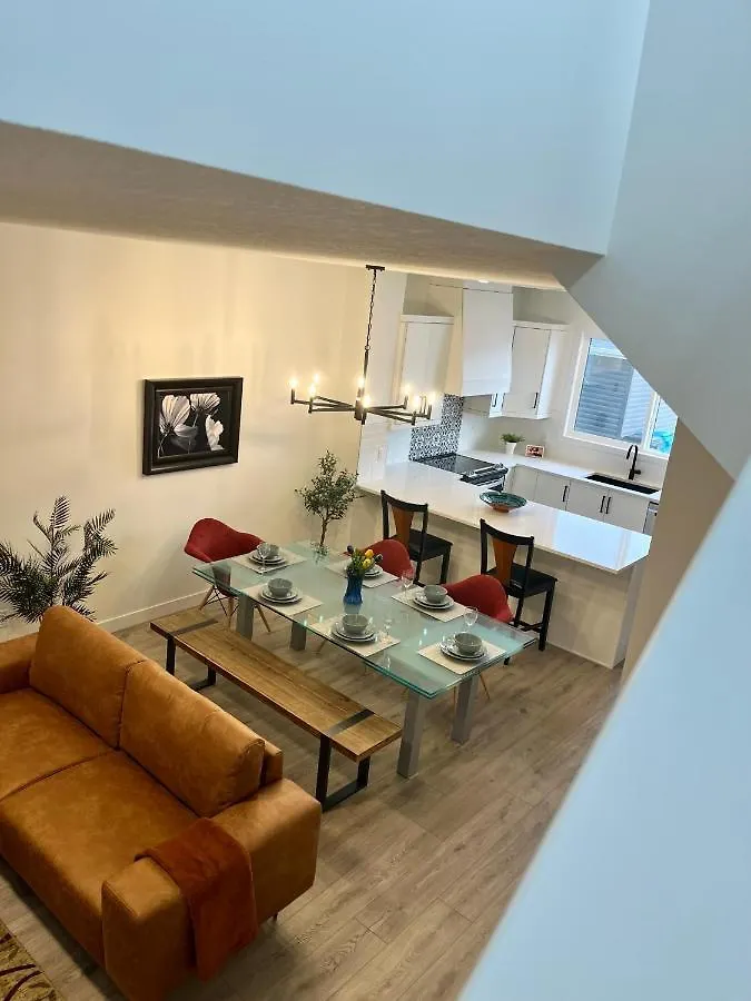 Entire4Bedroomhomekingparkingkitchenwasherdryerfastwifi Calgary Dom wakacyjny