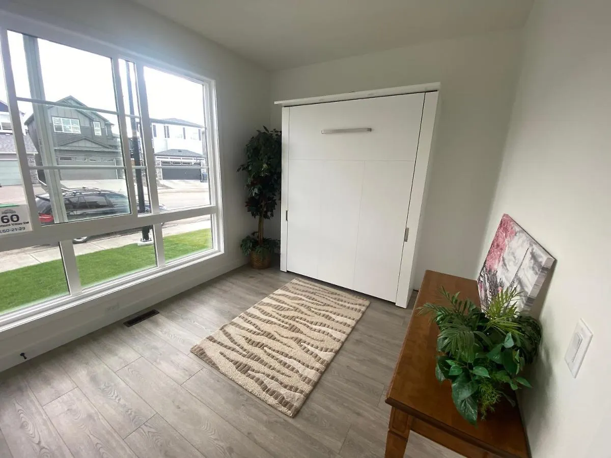 Holiday home Entire4Bedroomhomekingparkingkitchenwasherdryerfastwifi Calgary Canada