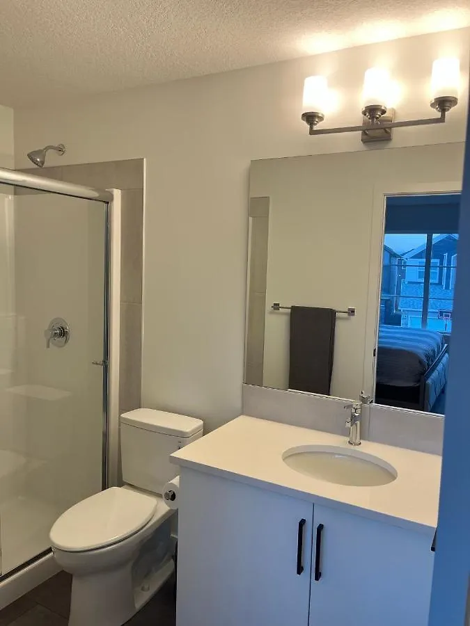 Entire4Bedroomhomekingparkingkitchenwasherdryerfastwifi Calgary